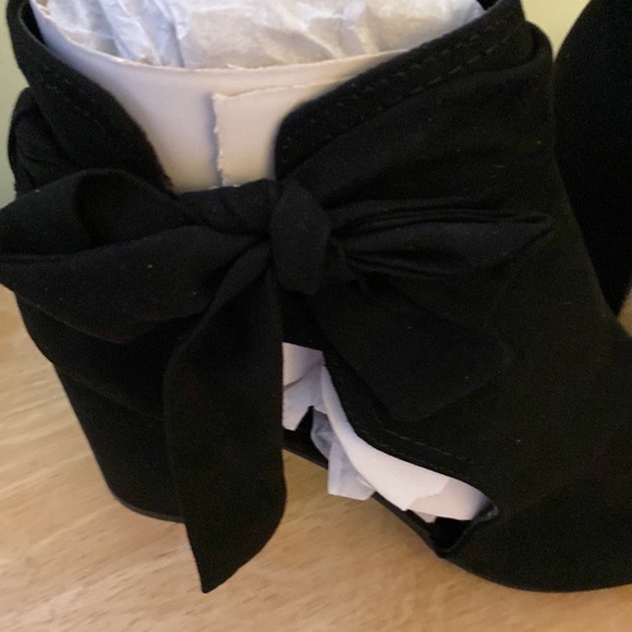 Ladies booties - Picture 3 of 6